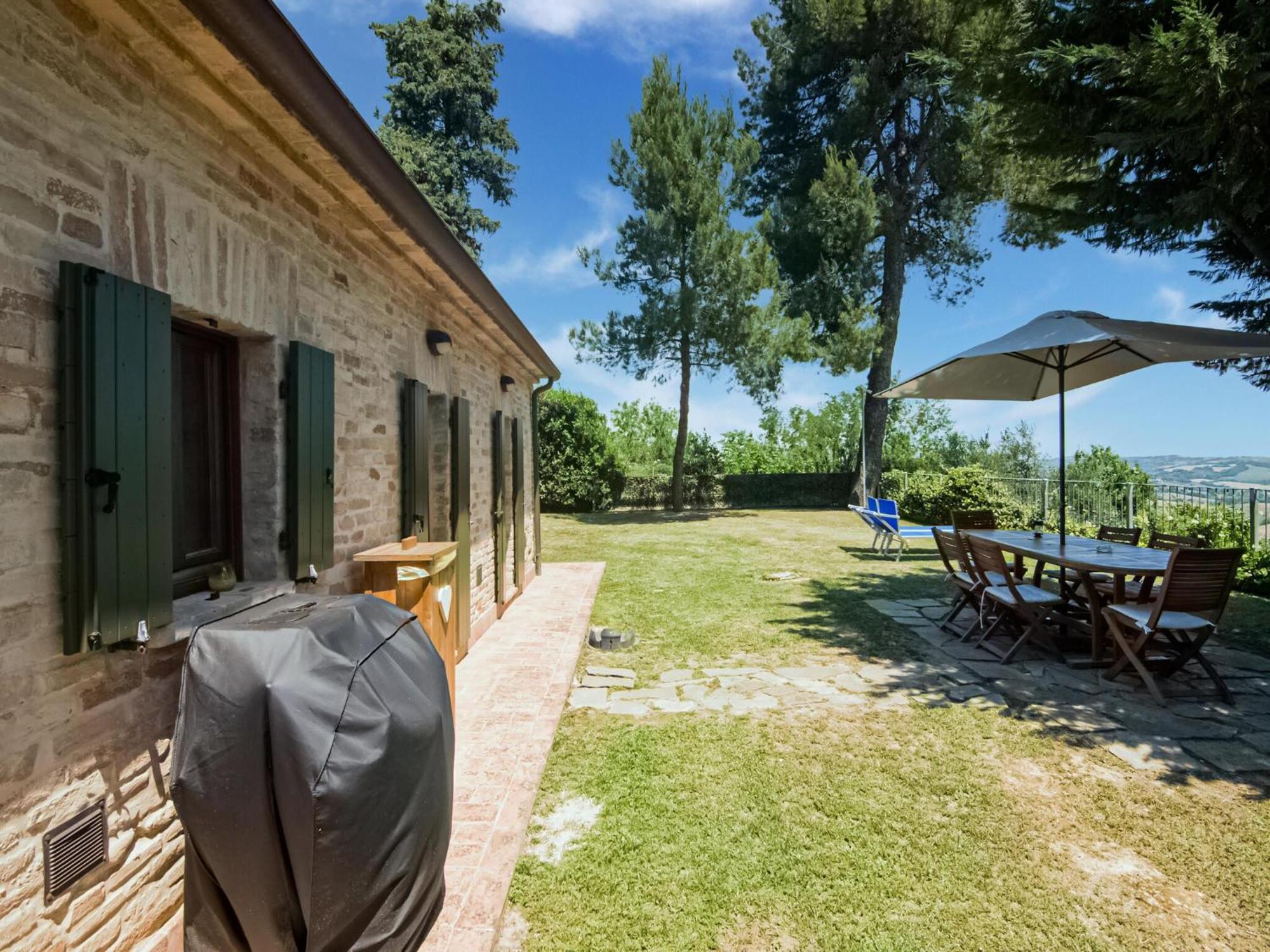 Stunning Apartment In Mombaroccio Near Metauro River Экстерьер фото