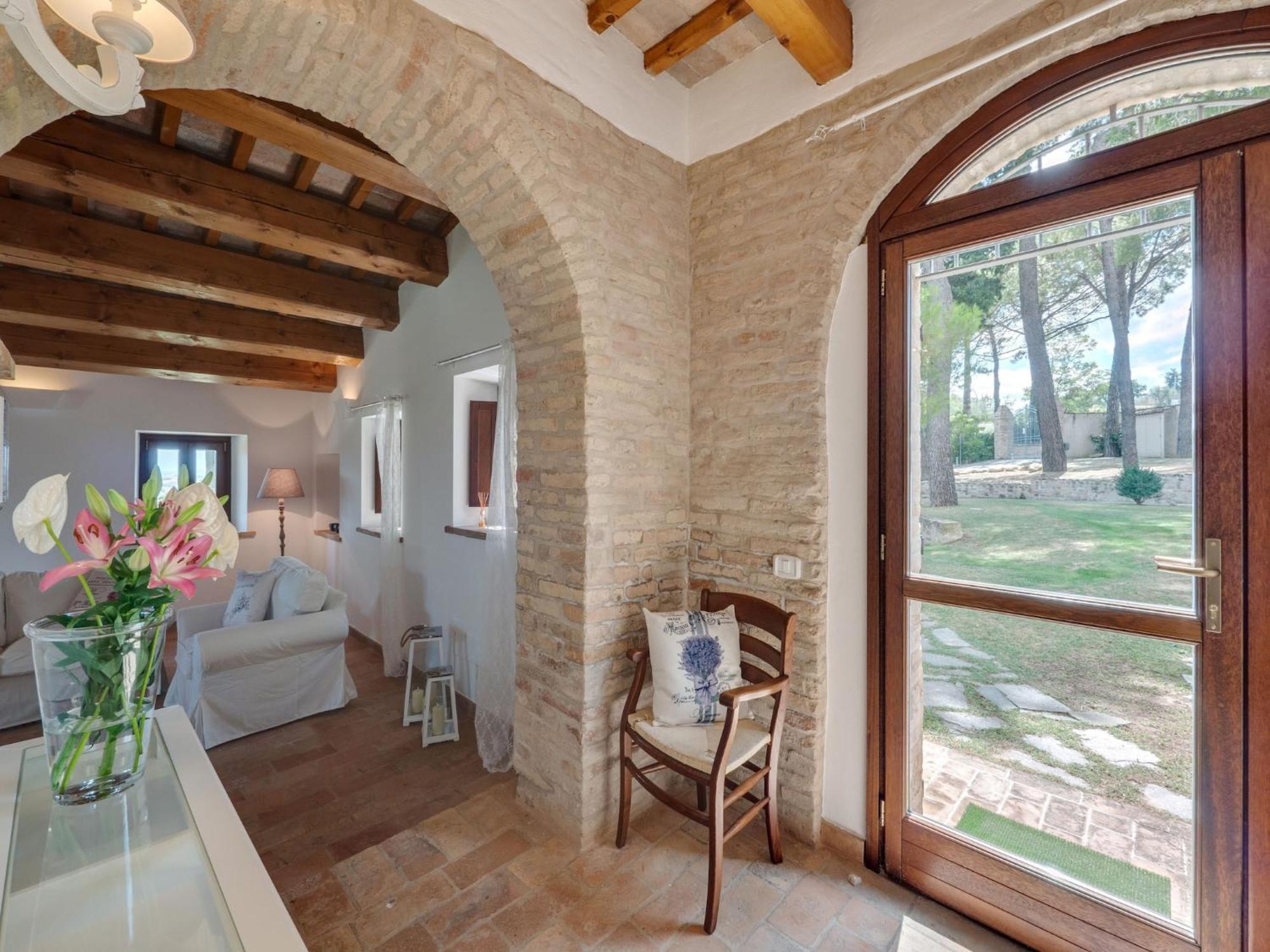 Stunning Apartment In Mombaroccio Near Metauro River Экстерьер фото
